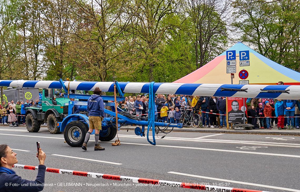 01.05.2023 - Maibaumaufstellung in Berg am Laim